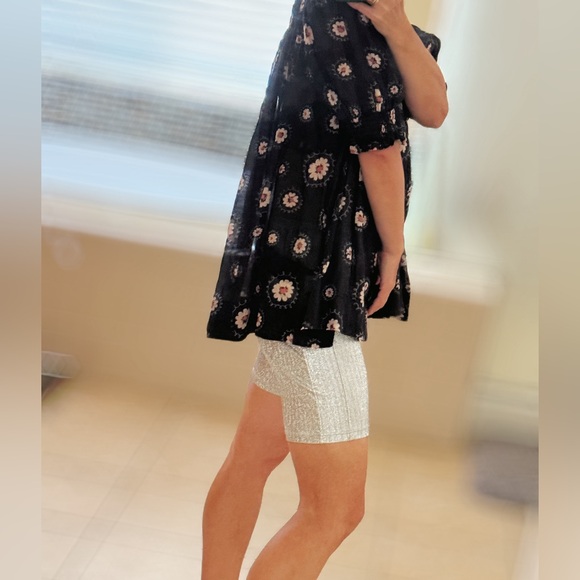 Lee Mathews Simone Loose Cut Floral Top - Picture 4 of 13